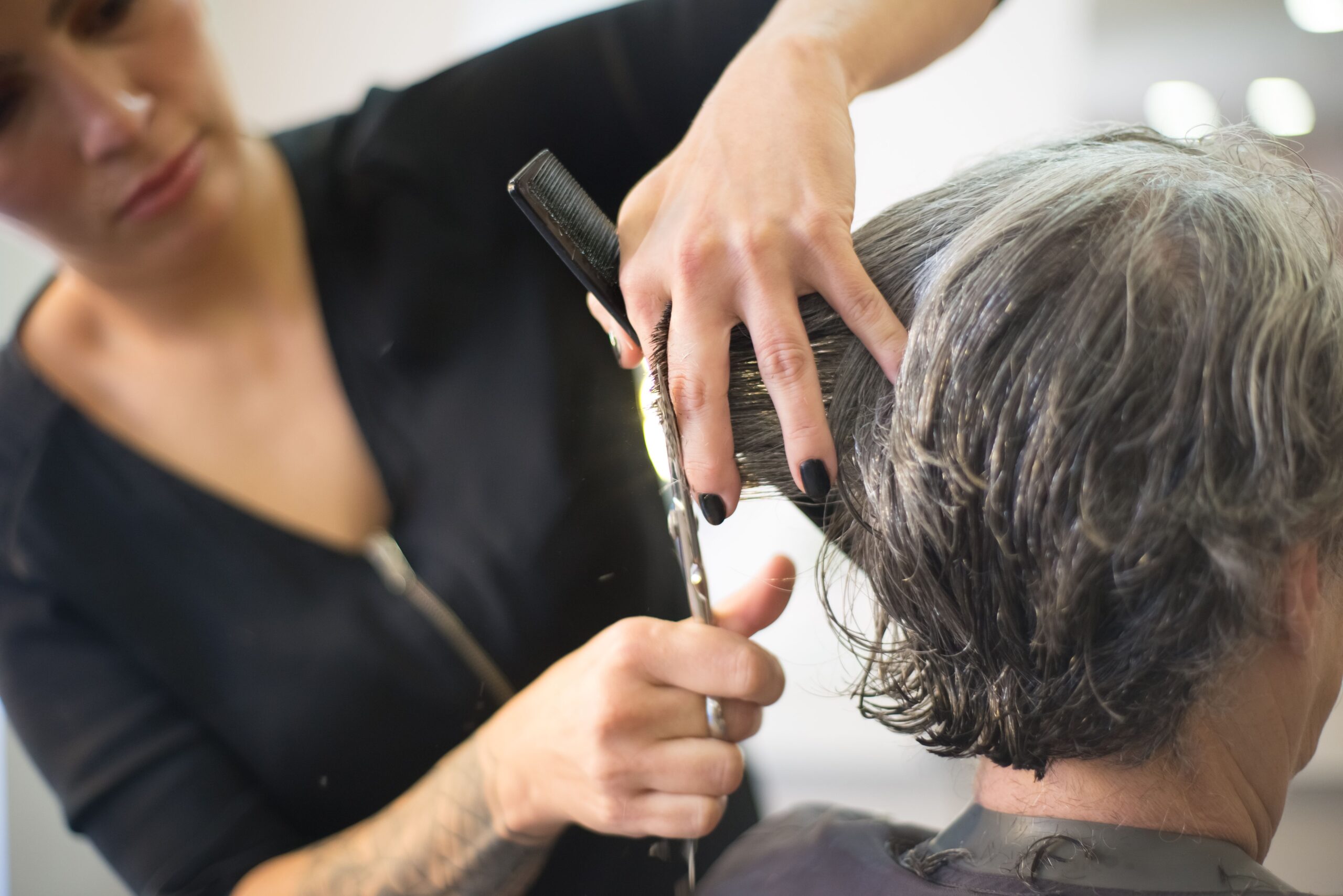 Quel est le salaire d’un coiffeur à domicile en 2026 ?
