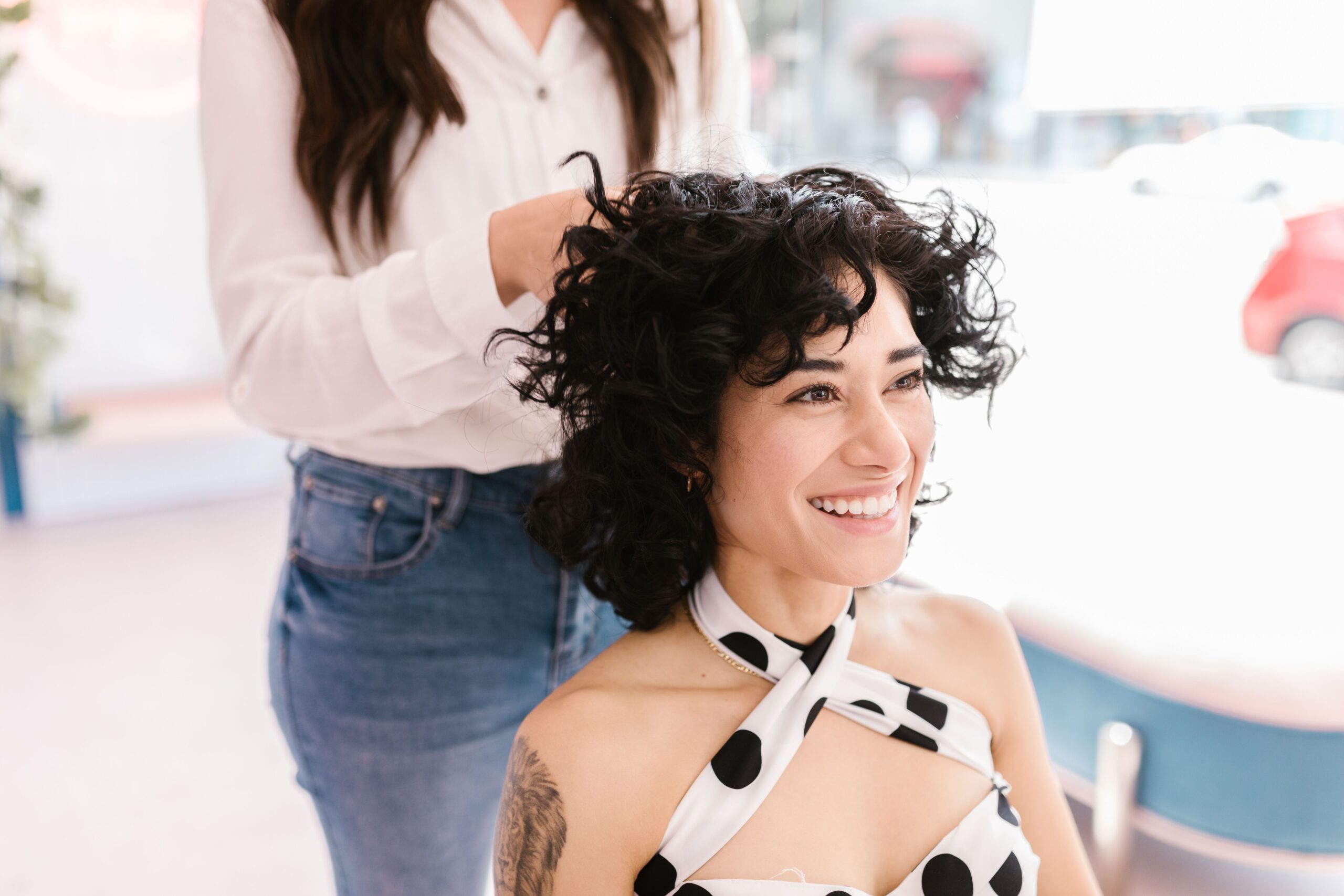 Quels diplômes et formations pour devenir coiffeur à domicile ?